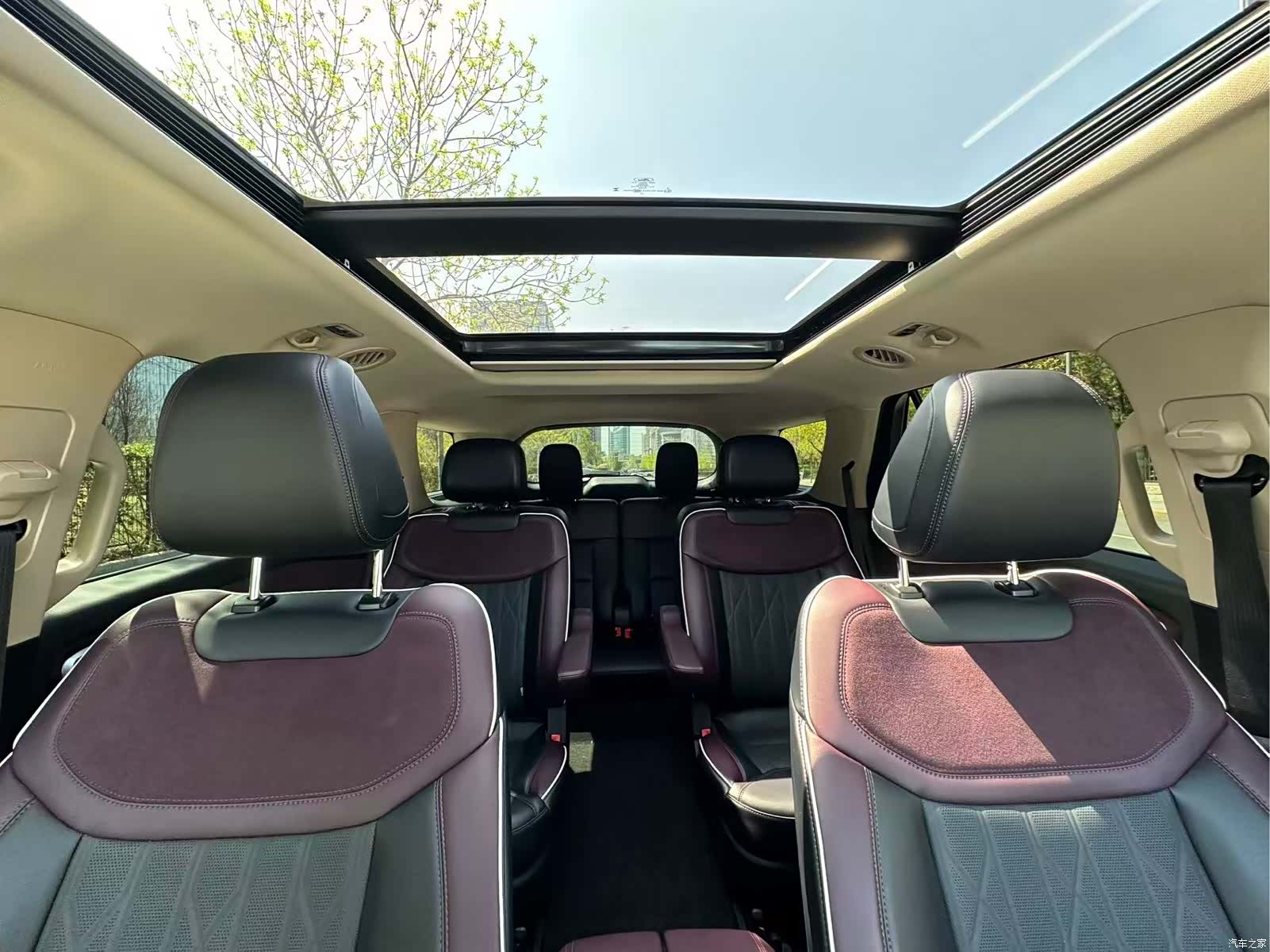 Ford Explorer, 2023 13