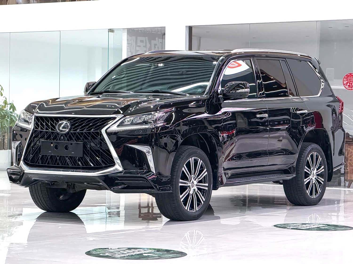 Lexus LX, 2020 1