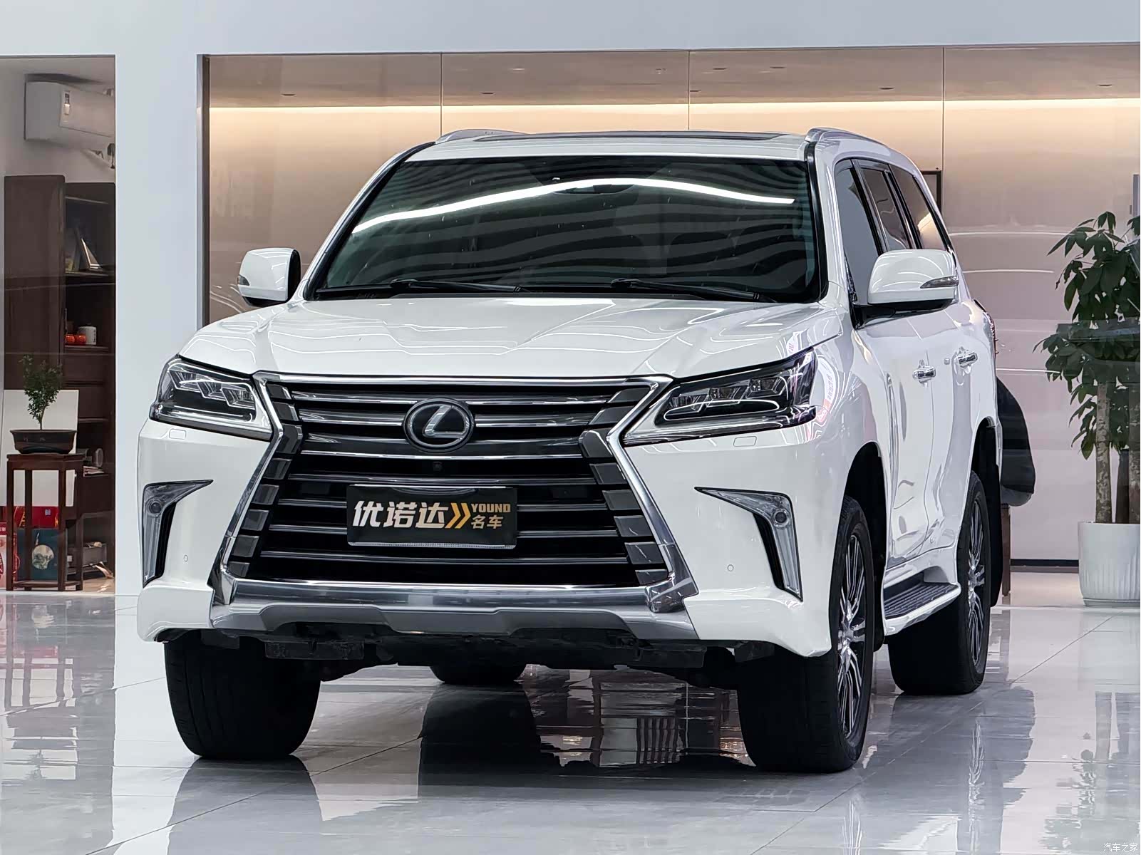 Lexus LX, 2019 1