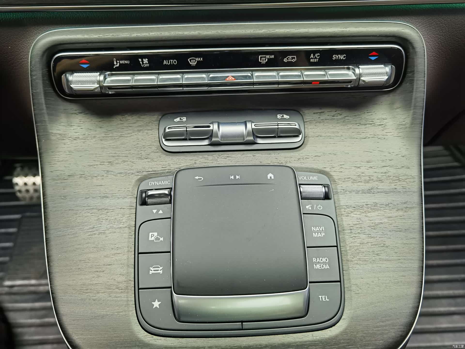 Mercedes-Benz V-Class, 2024 13