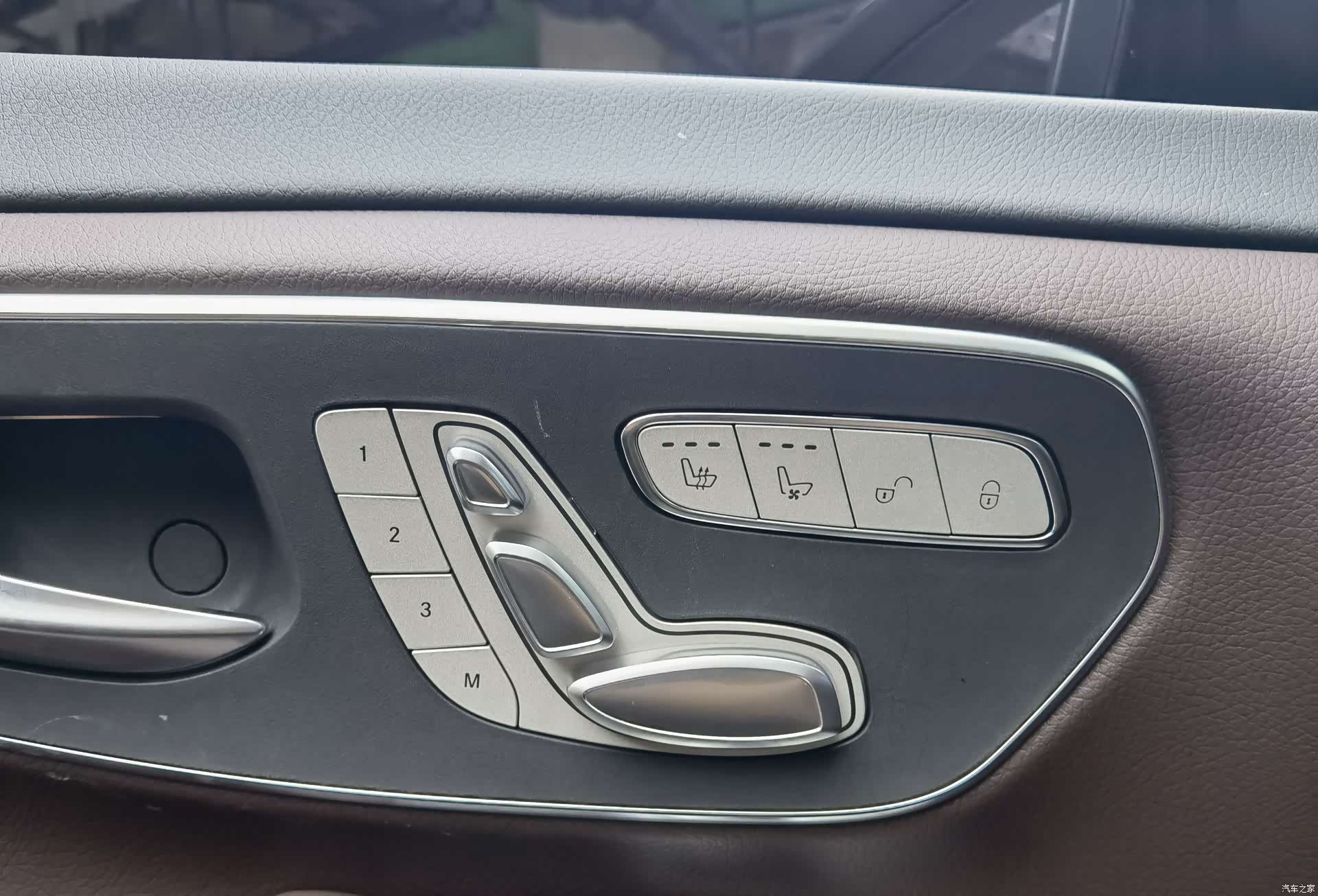 Mercedes-Benz V-Class, 2024 16