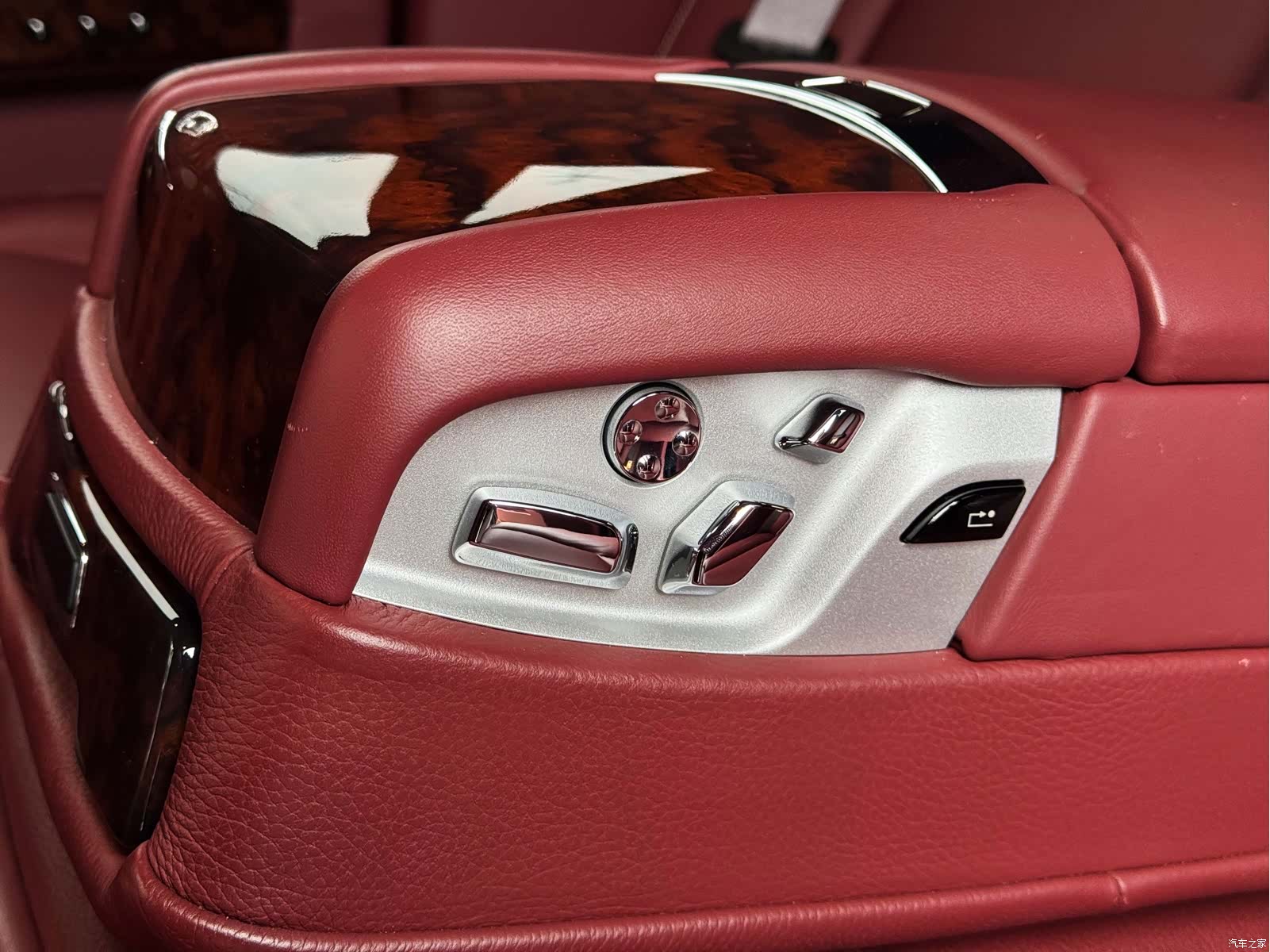 Rolls-Royce Ghost, 2018 11
