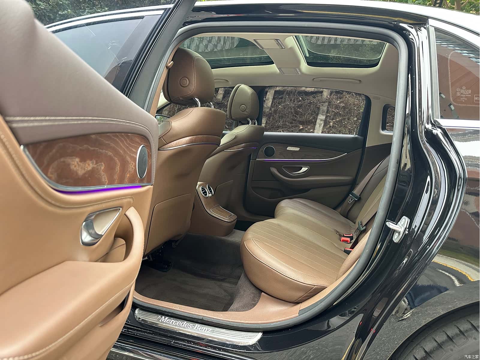 Mercedes-Benz E-Class, 2023 13