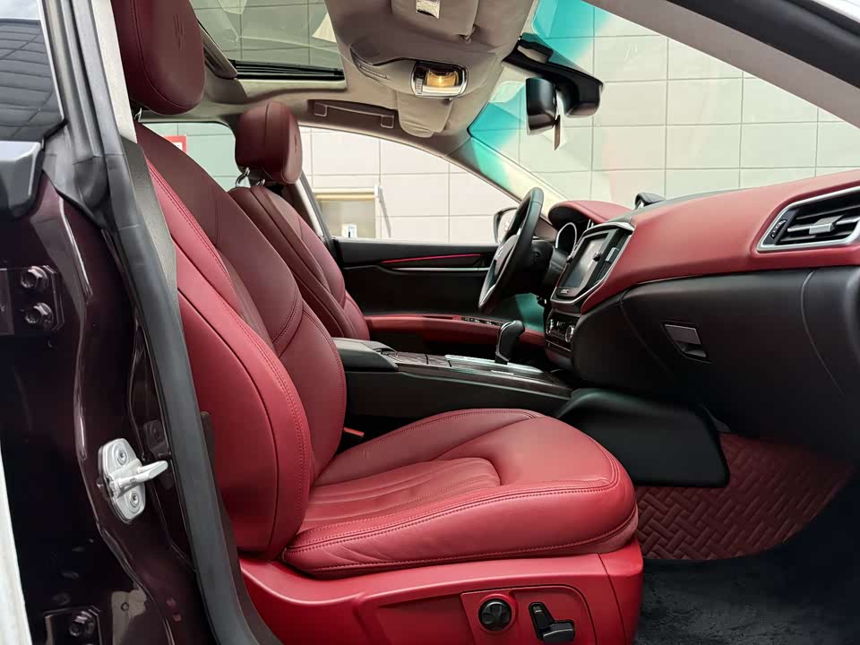 Maserati Ghibli Maserati Ghibli