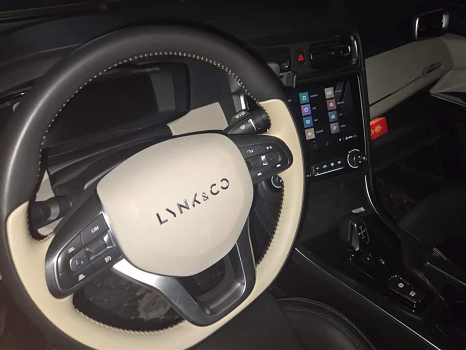 Lynk & Co 01