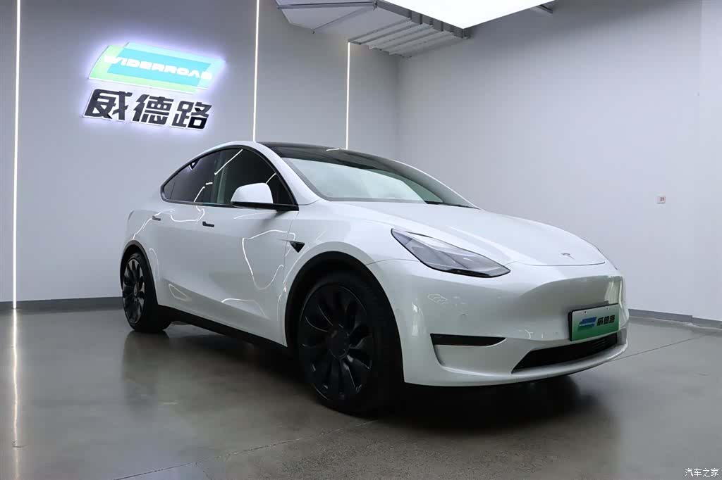 Tesla Model Y, 2022 3