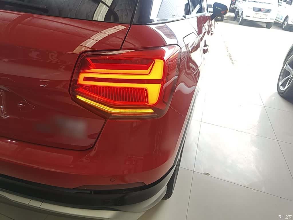Audi Q2L, 2019 8