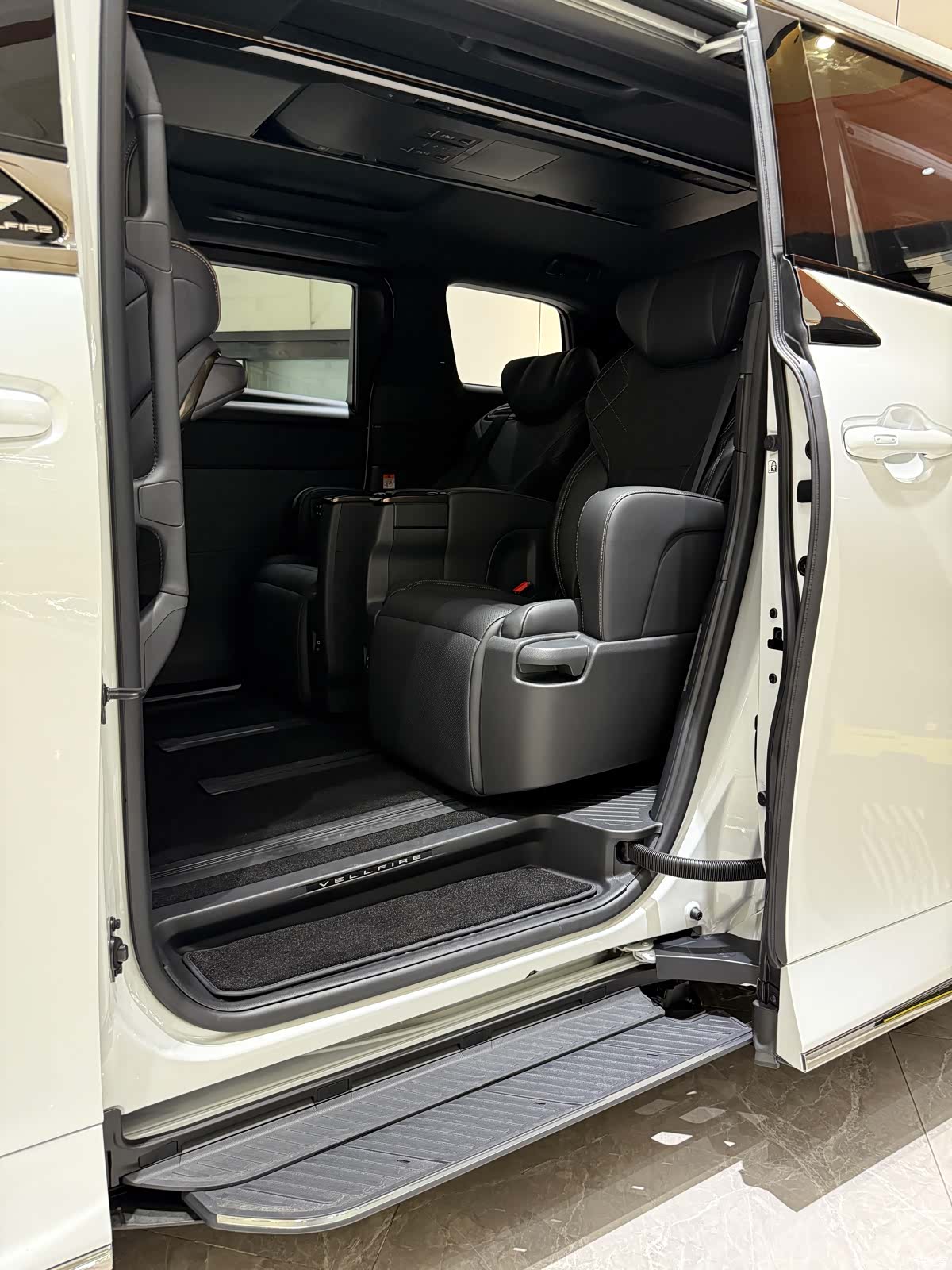 Toyota Vellfire, 2025 все фото