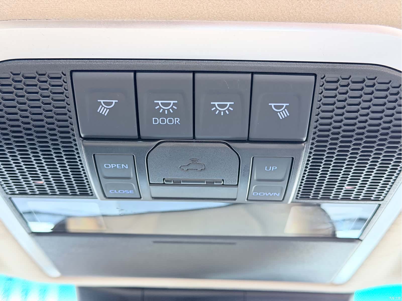 Toyota Land Cruiser, 2025 12