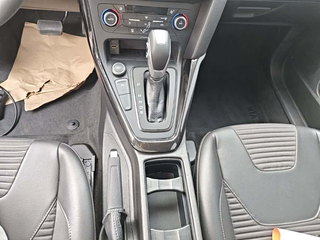 Ford Focus, 2019 10