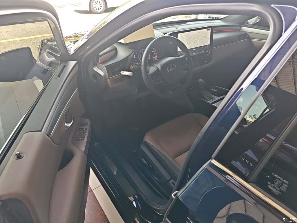 Lexus ES, 2026 16