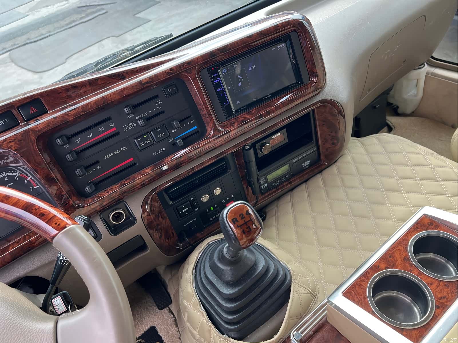 Toyota Coaster, 2017 16