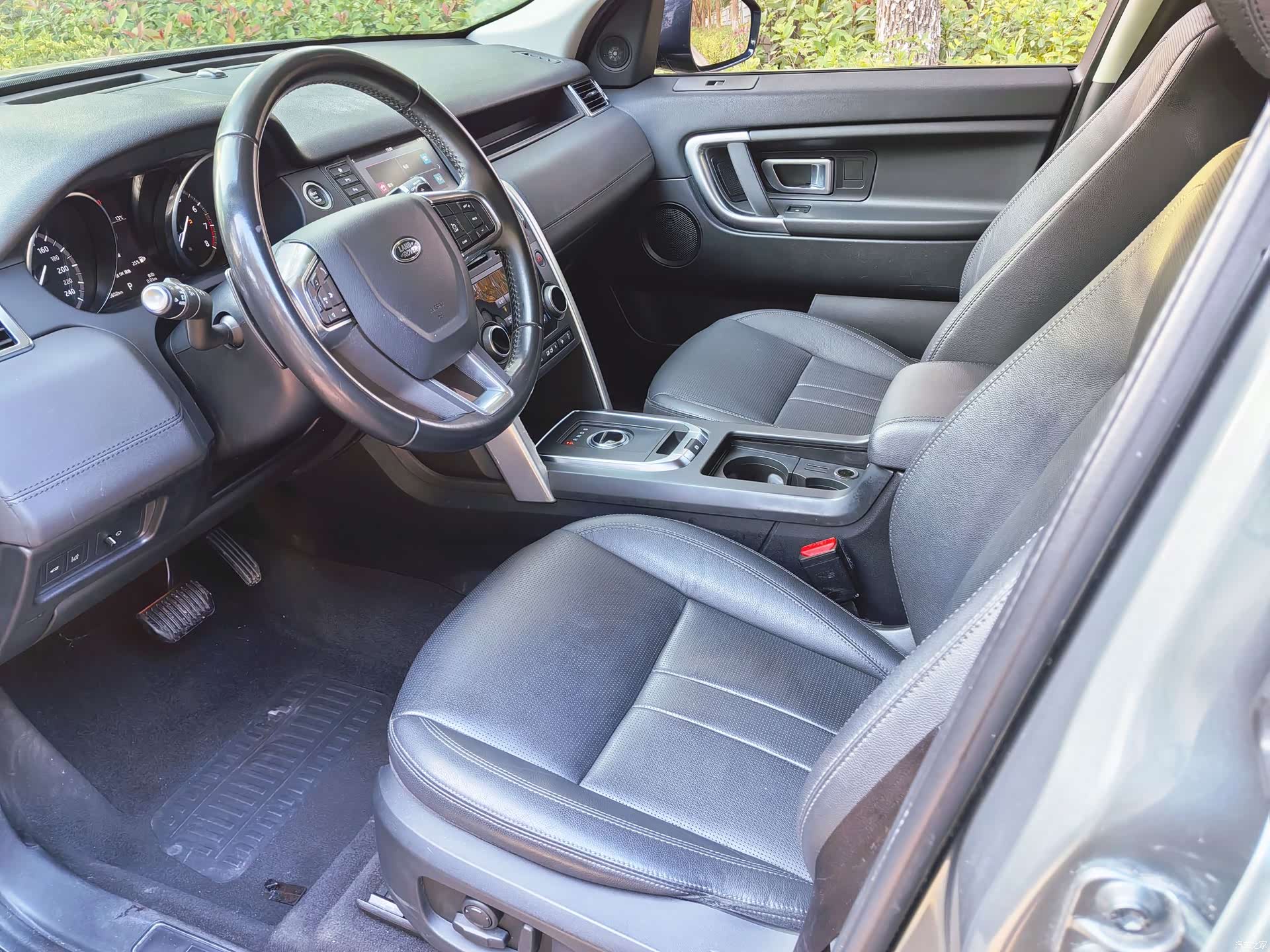 Land Rover Discovery, 2019 4