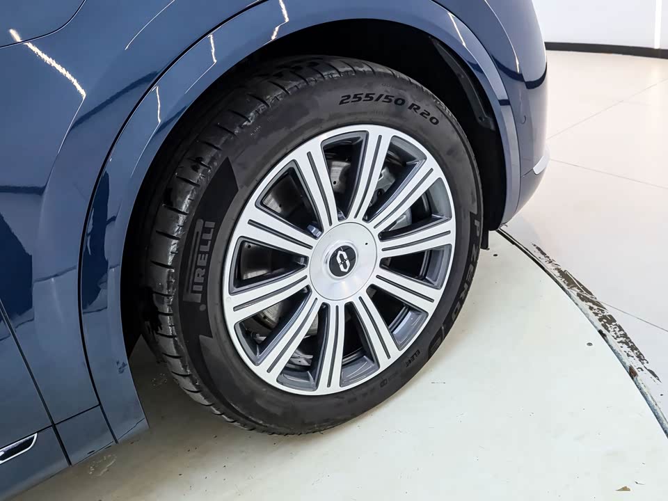 AITO Ask the world M8