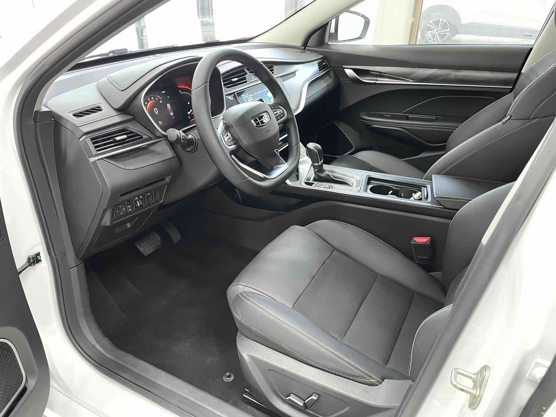 Geely Binray, 2022 7