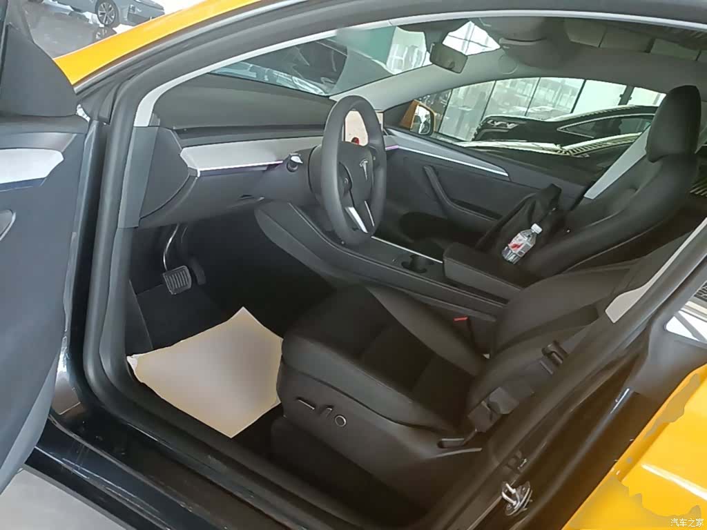 Tesla Model Y, 2025 12