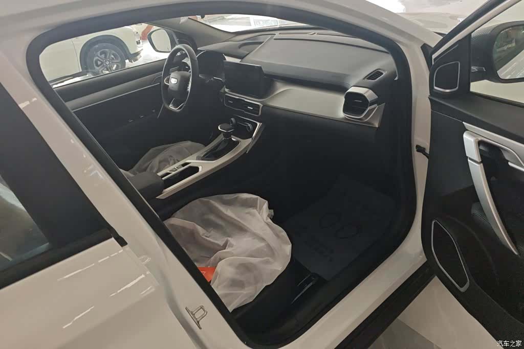 Geely Coolray, 2026 8