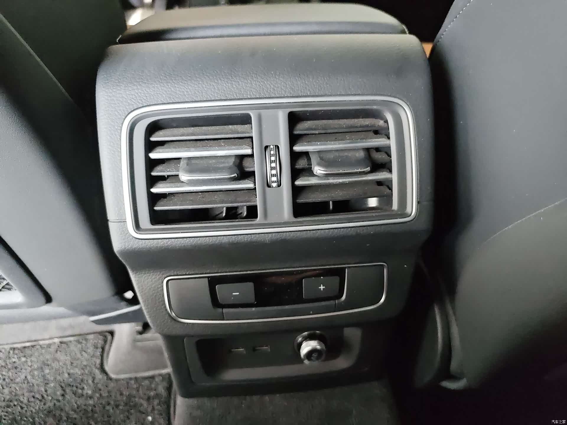Audi Q5L, 2025 16