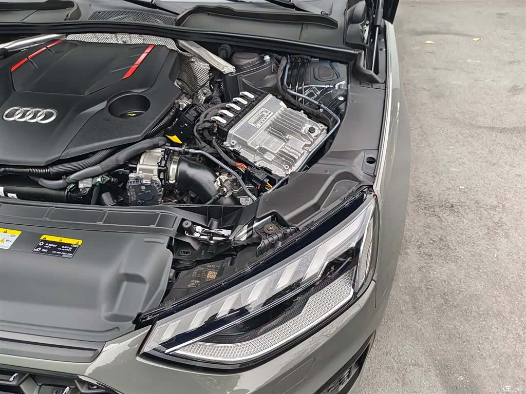 Audi S4, 1900 18
