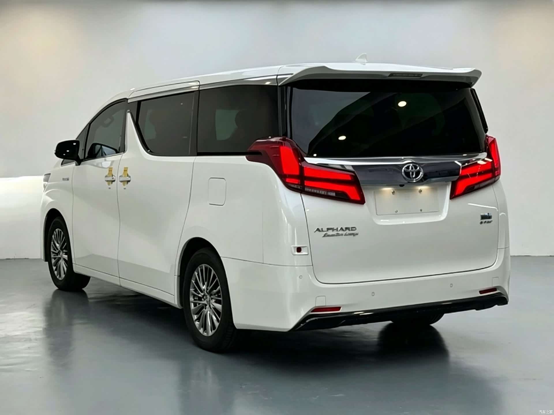 Toyota Alphard, 2021 13