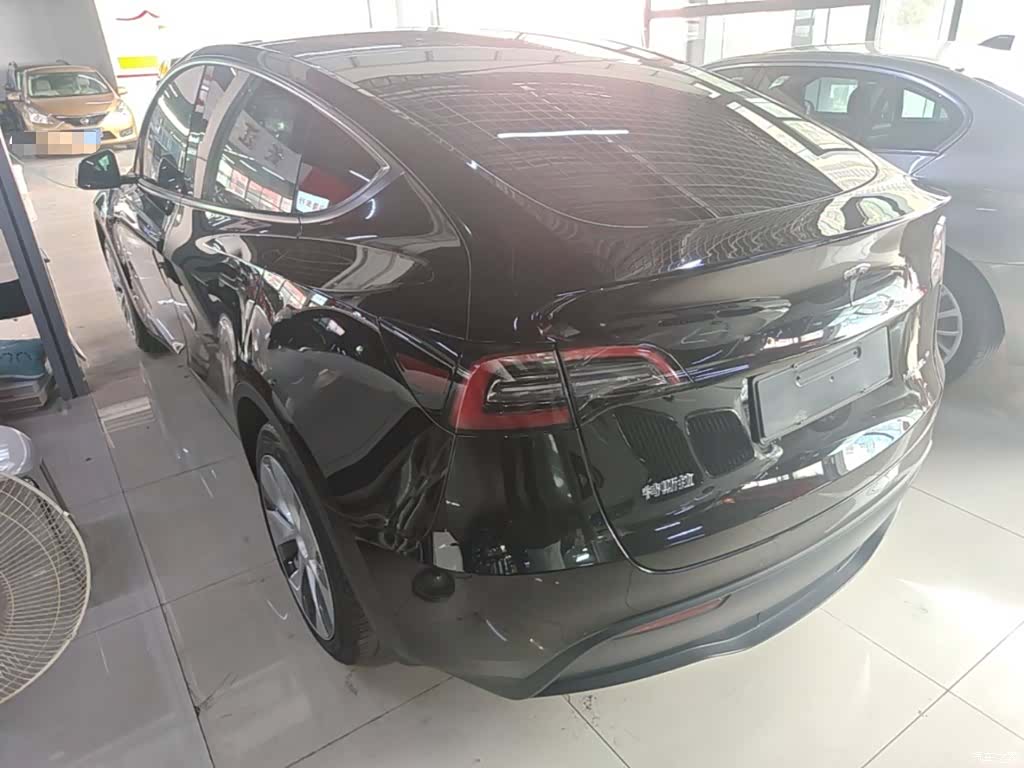 Tesla Model Y, 2022 все фото