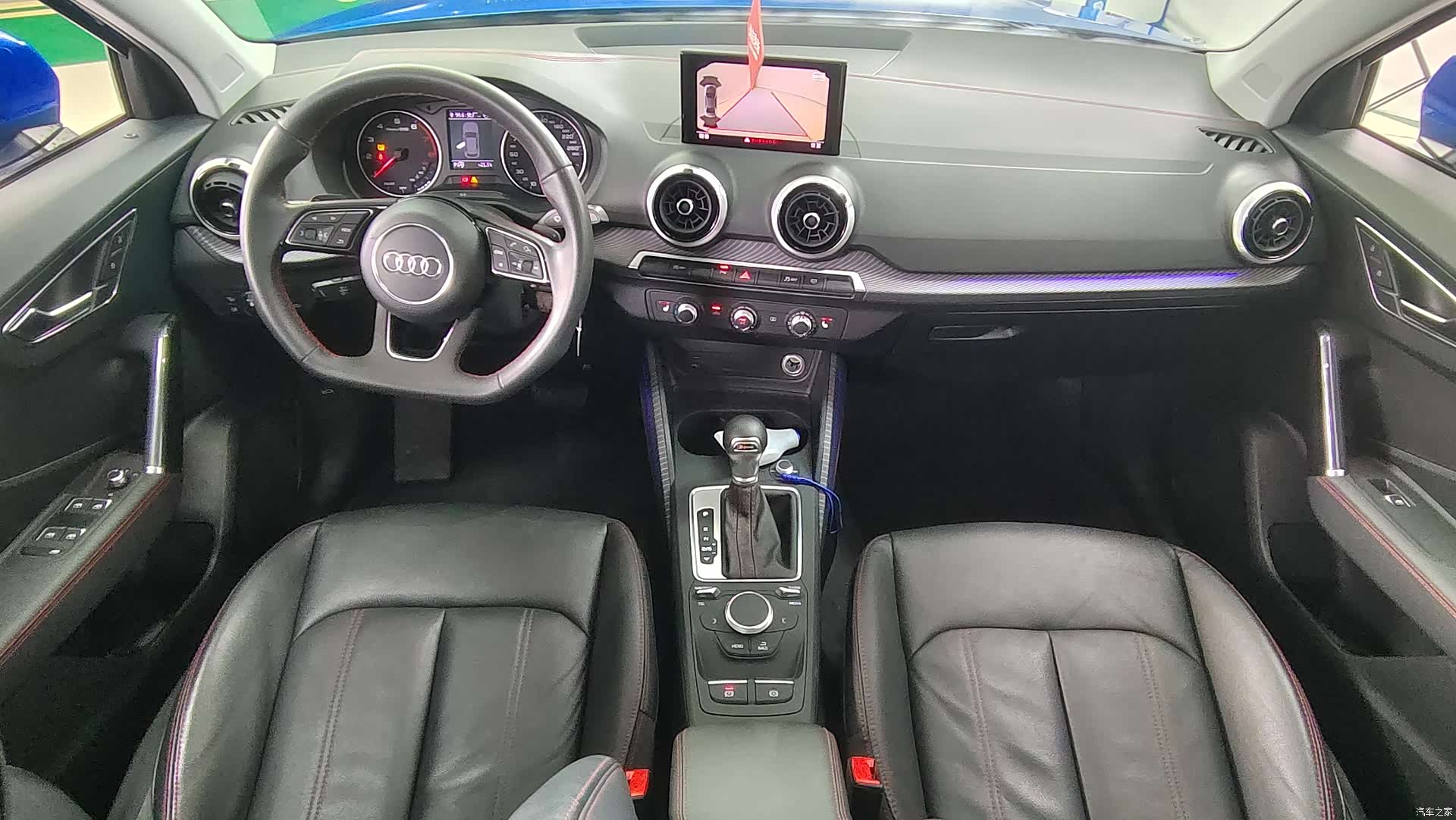Audi Q2L, 2023 13