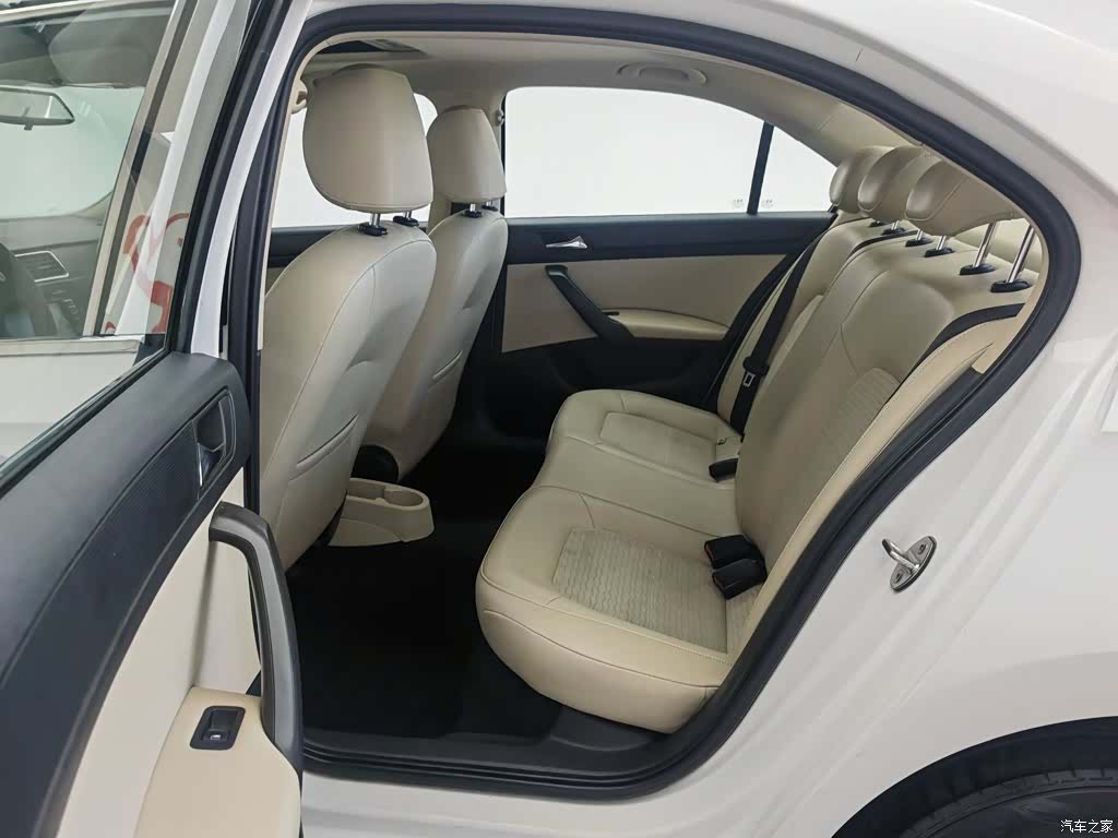 Skoda Rapid, 2015 15