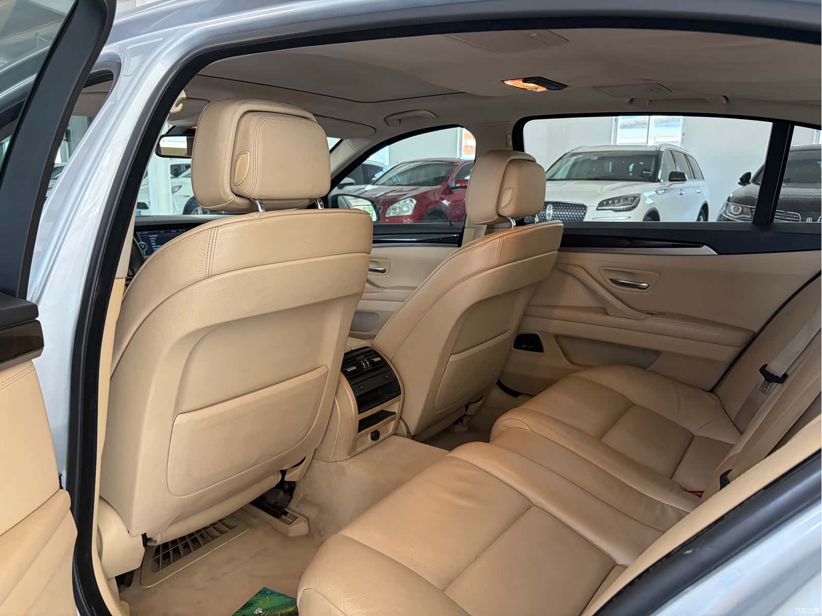 BMW 5 Series, 2011 8