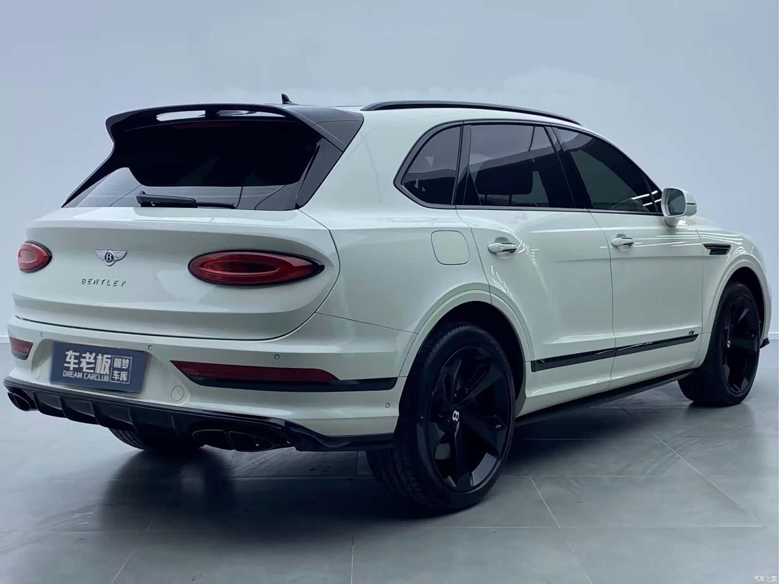 Bentley Bentayga, 2022 все фото