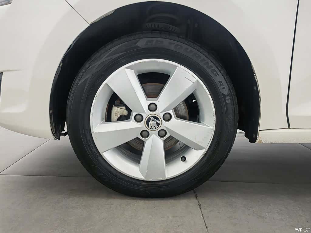 Skoda Rapid, 2015 17