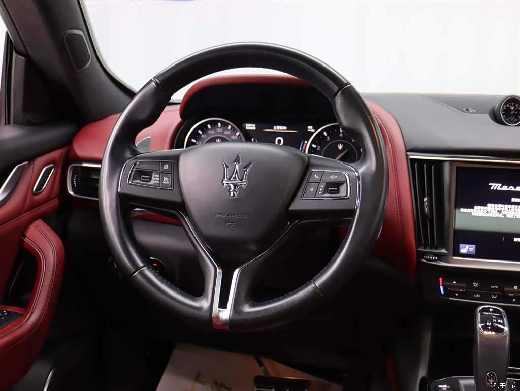 Maserati Levante, 2022 12