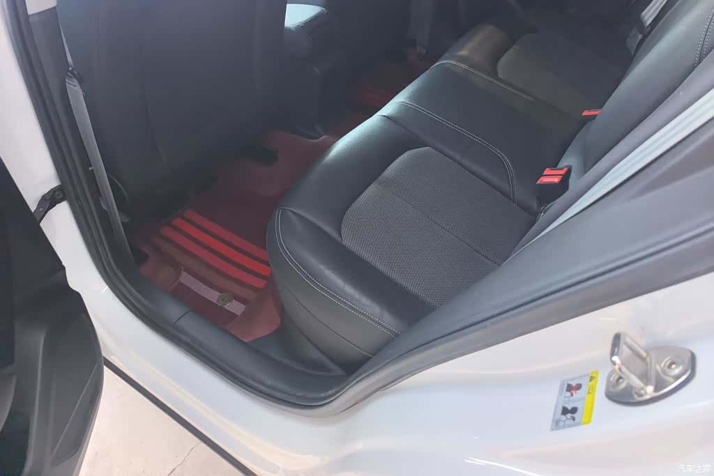 Audi Q2L, 2021 11