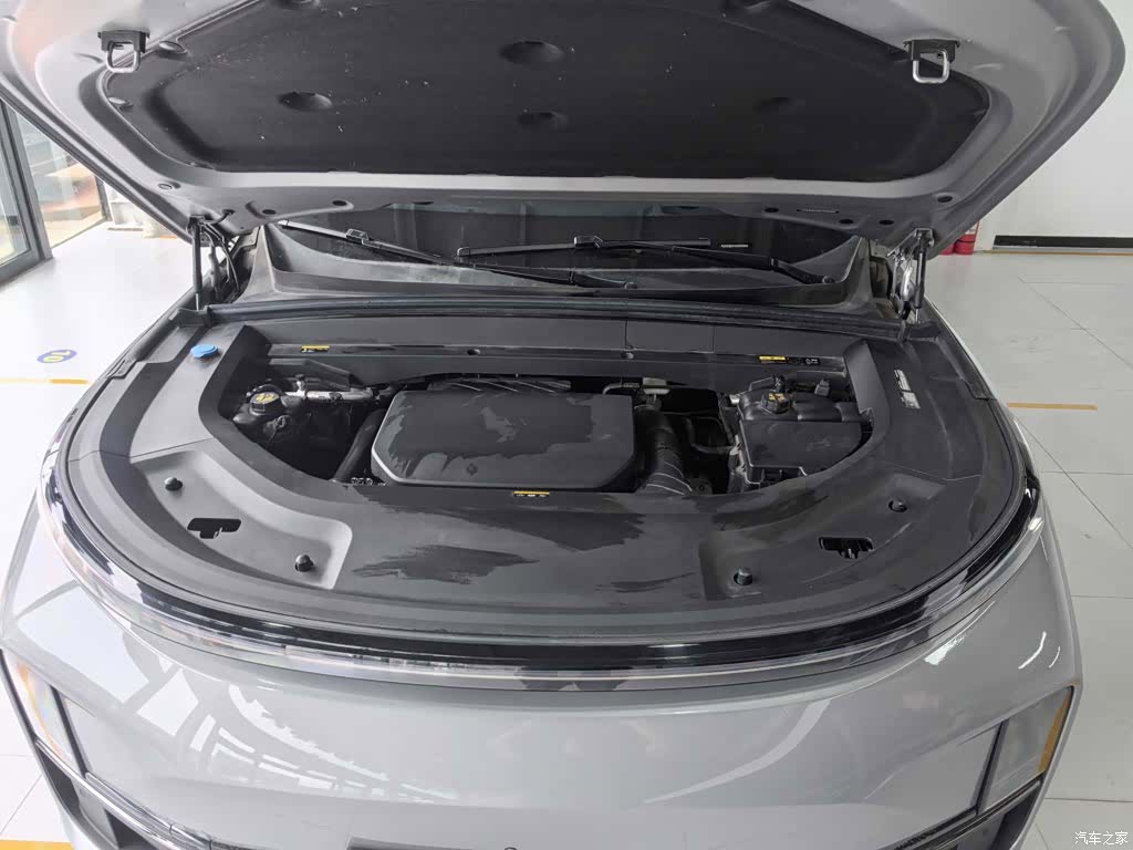 Li Auto L8, 2023 7