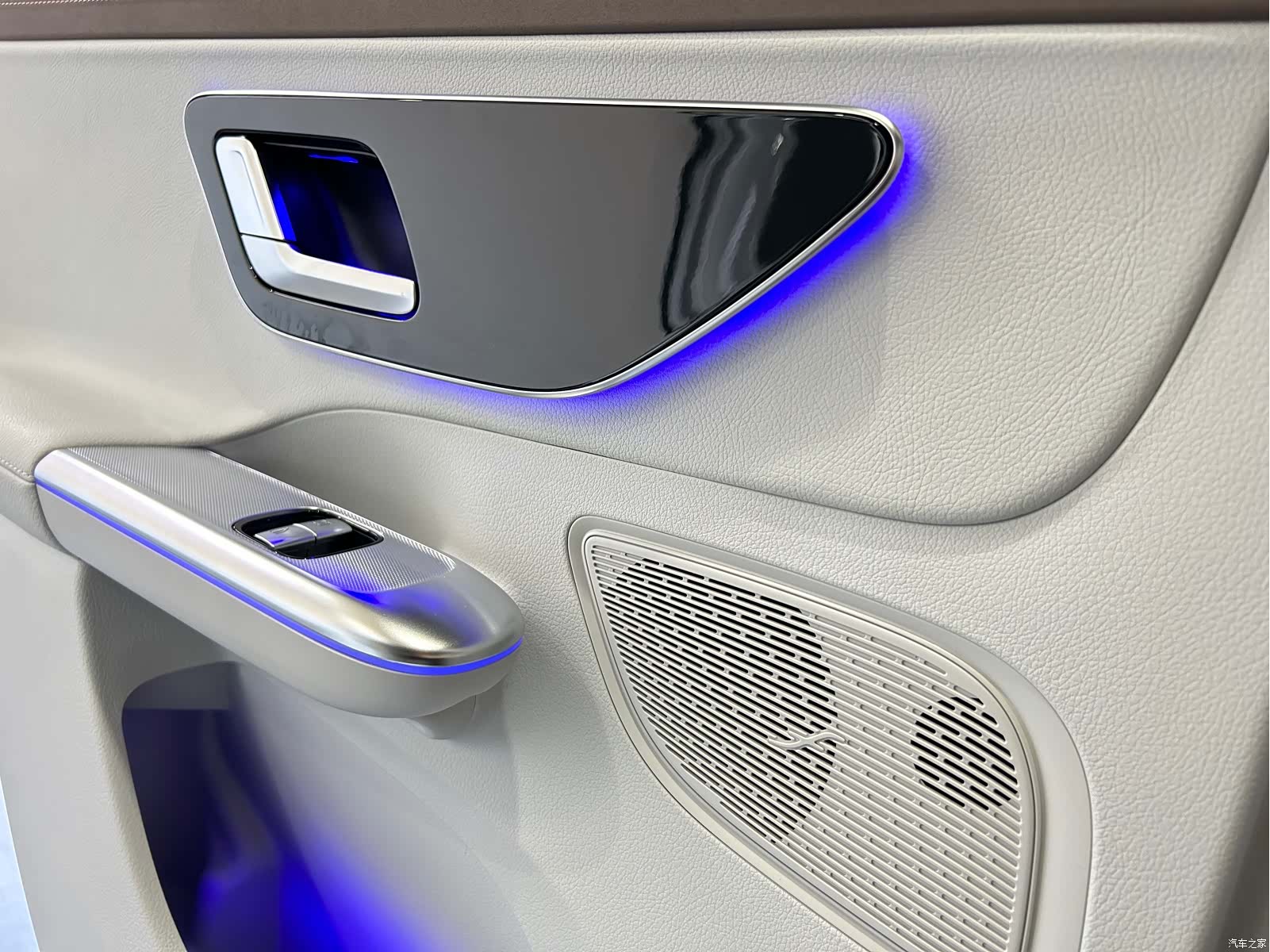Mercedes-Benz EQE, 2024 21