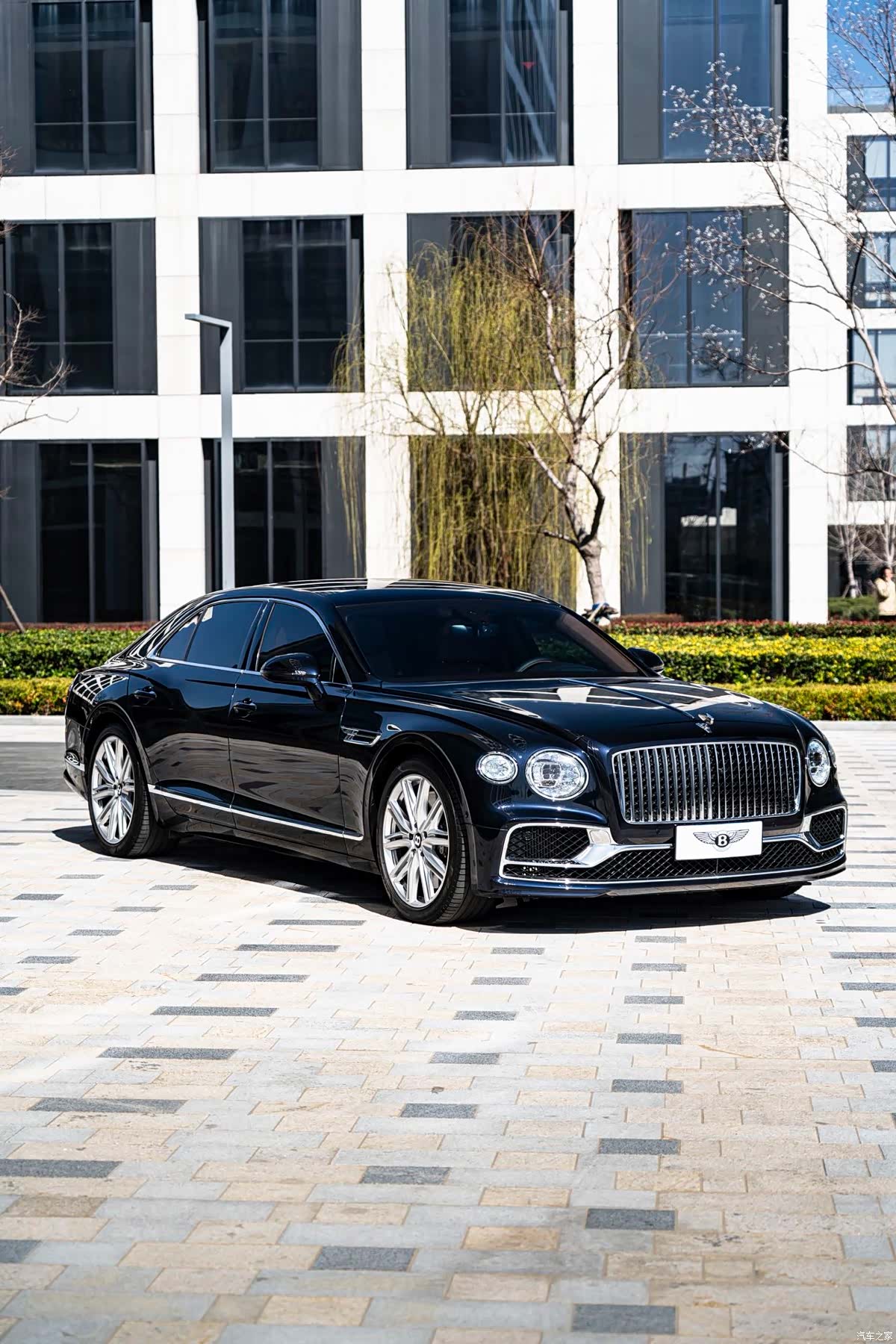 Bentley Flying Spur, 2024 3