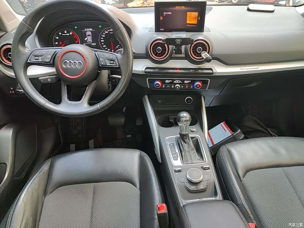 Audi Q2L, 2019 10