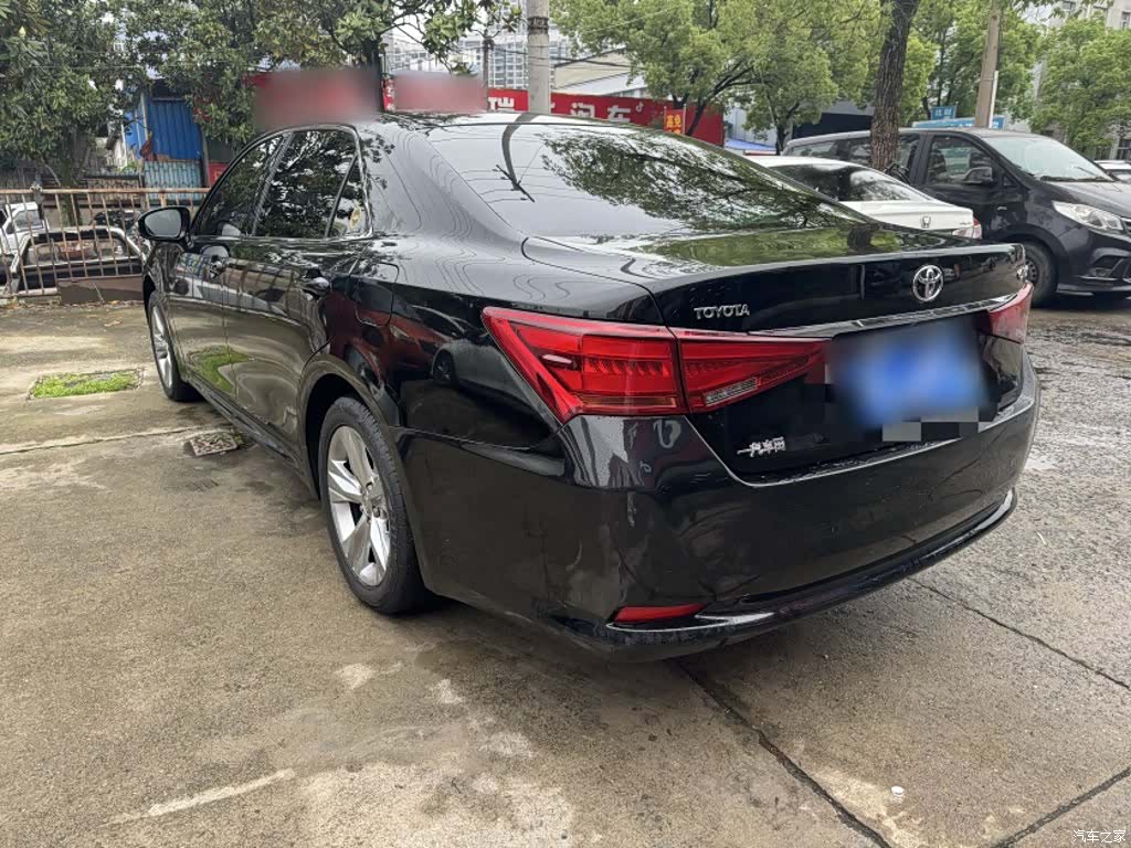 Toyota Crown, 2017 4