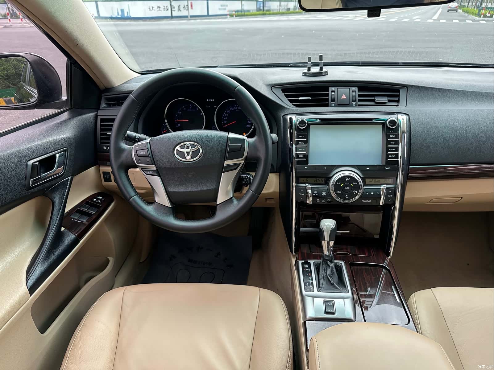 Toyota 2.5V, 2012 11