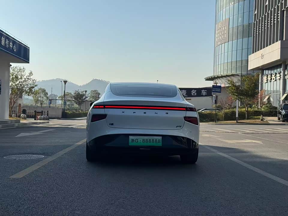 XPENG P7