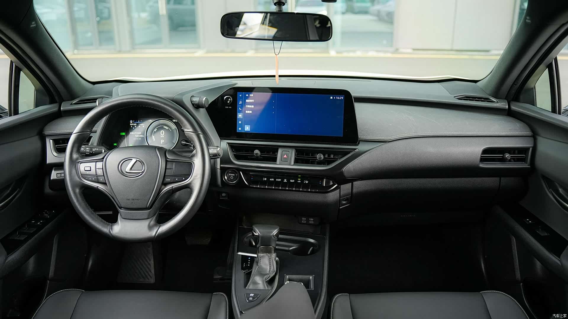 Lexus UX, 2023 16
