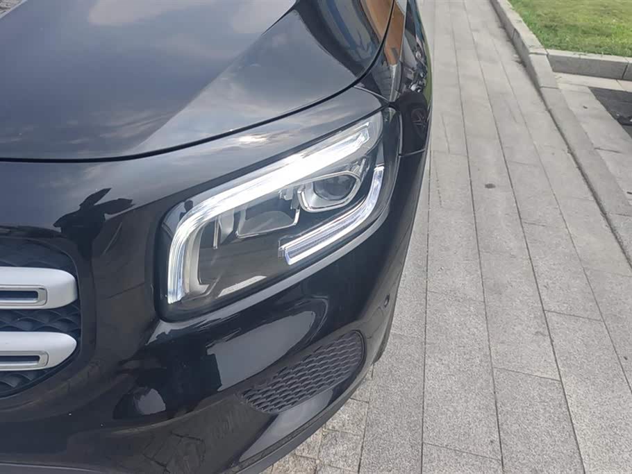 Mercedes-Benz GLB Mercedes-Benz GLB