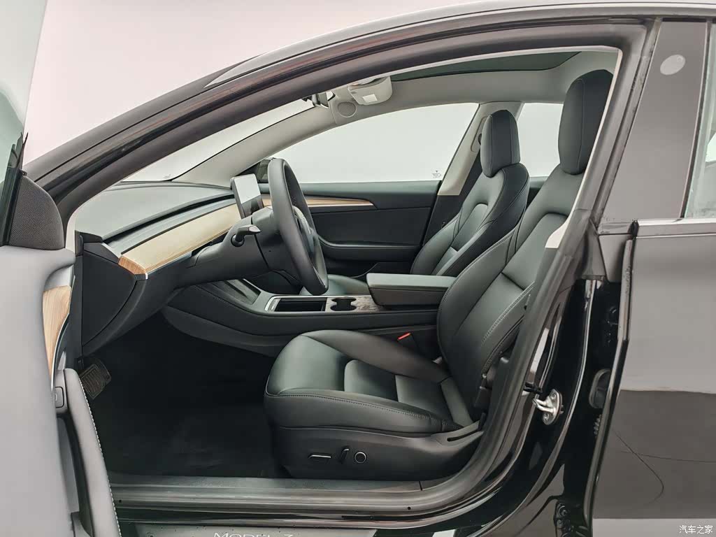 Tesla Model 3, 2023 10