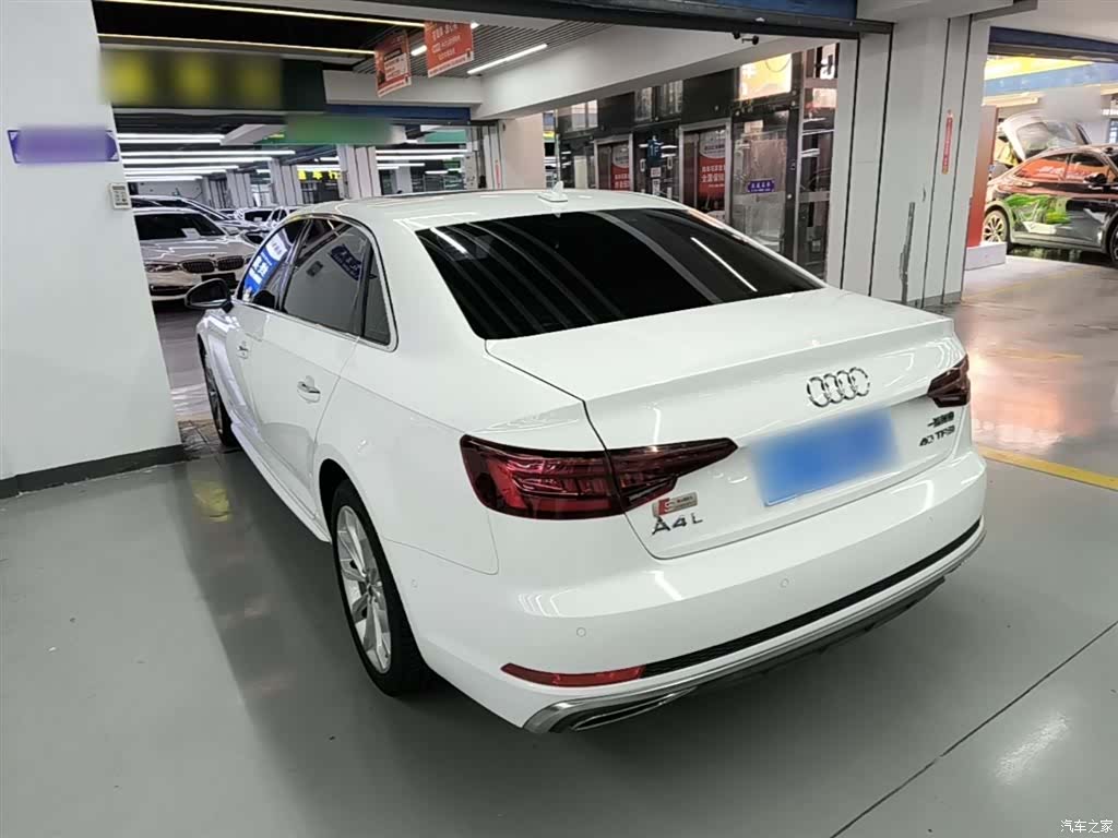 Audi A4L, 2019 все фото