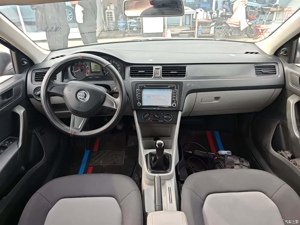 Skoda Rapid, 2015 10