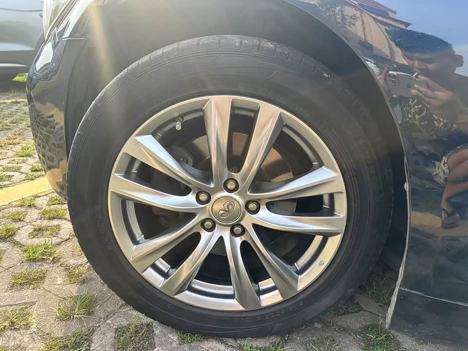 Infiniti Q70 Infiniti Q70