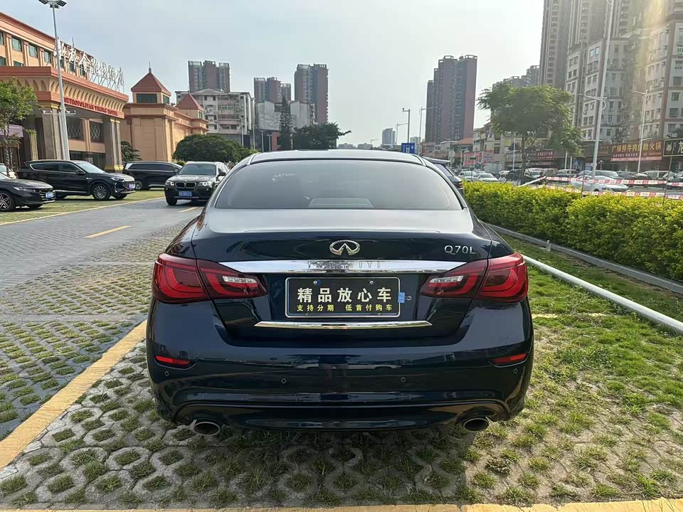 Infiniti Q70 Infiniti Q70