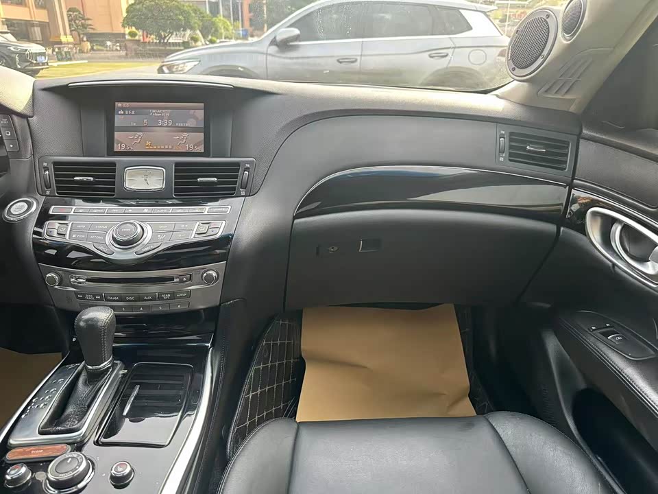Infiniti Q70 Infiniti Q70