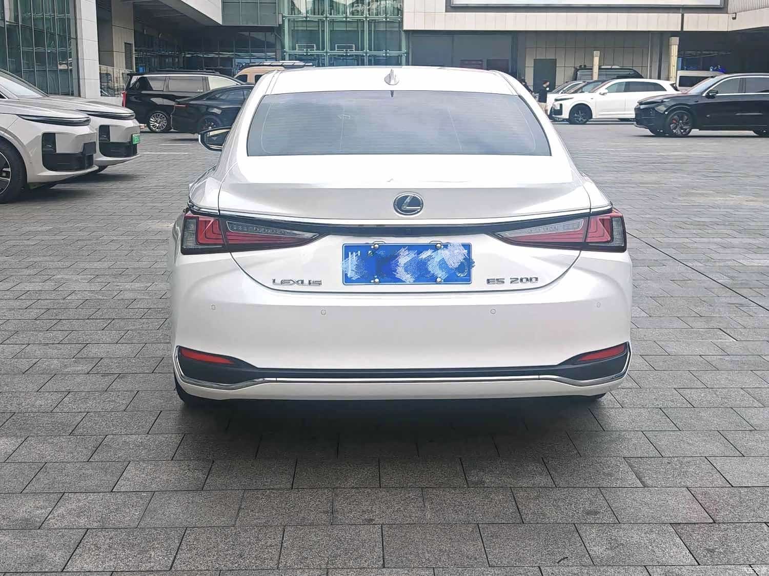 Lexus ES, 2023 все фото