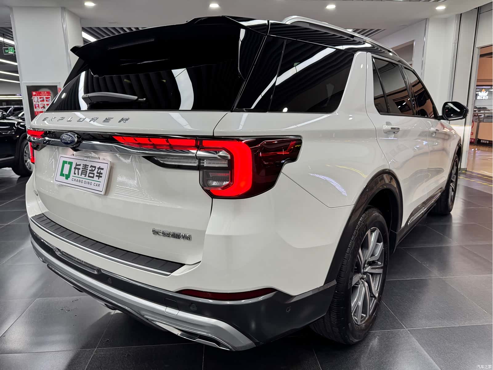 Ford Explorer, 2023 14