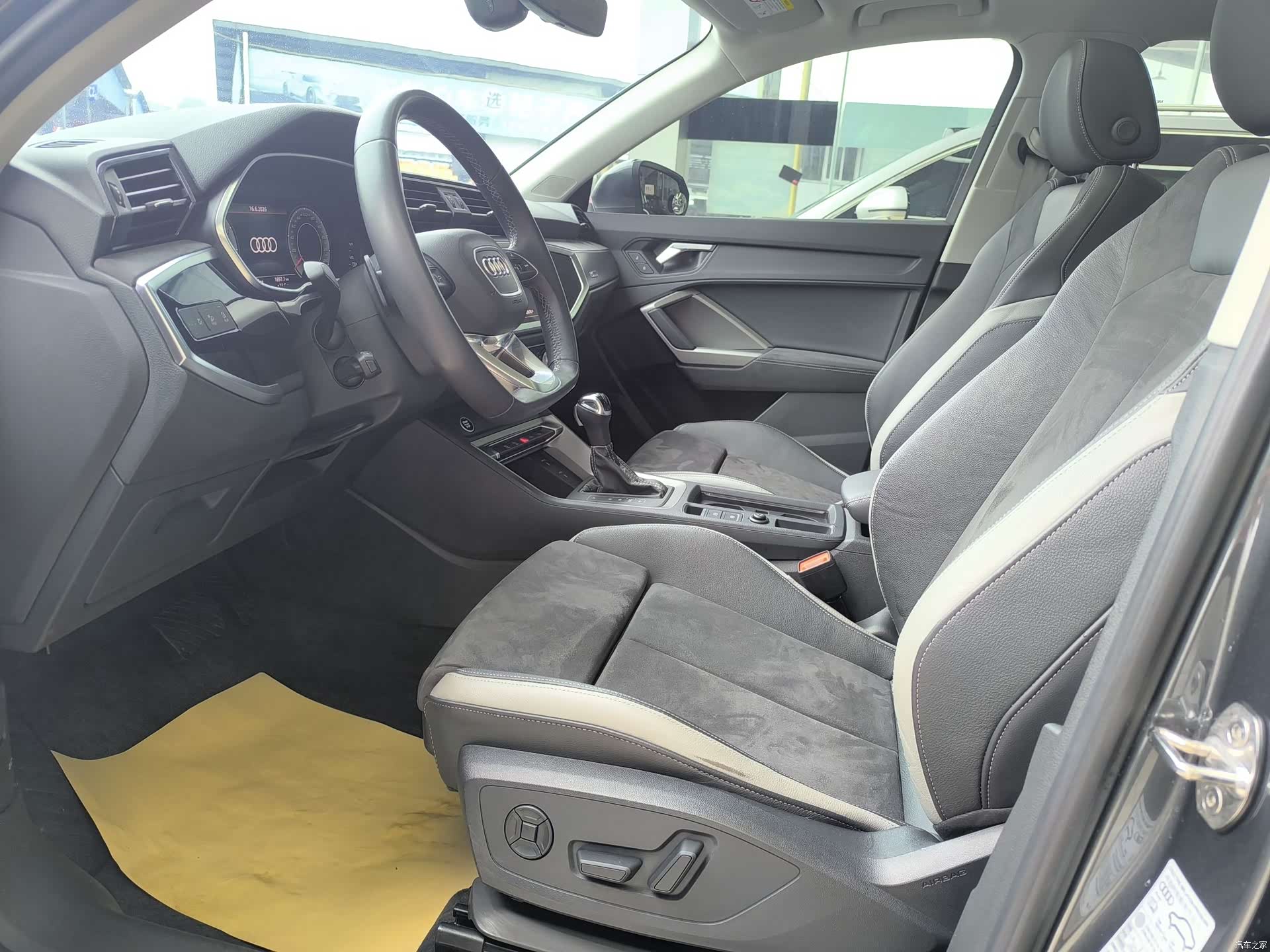 Audi Q3, 2023 4